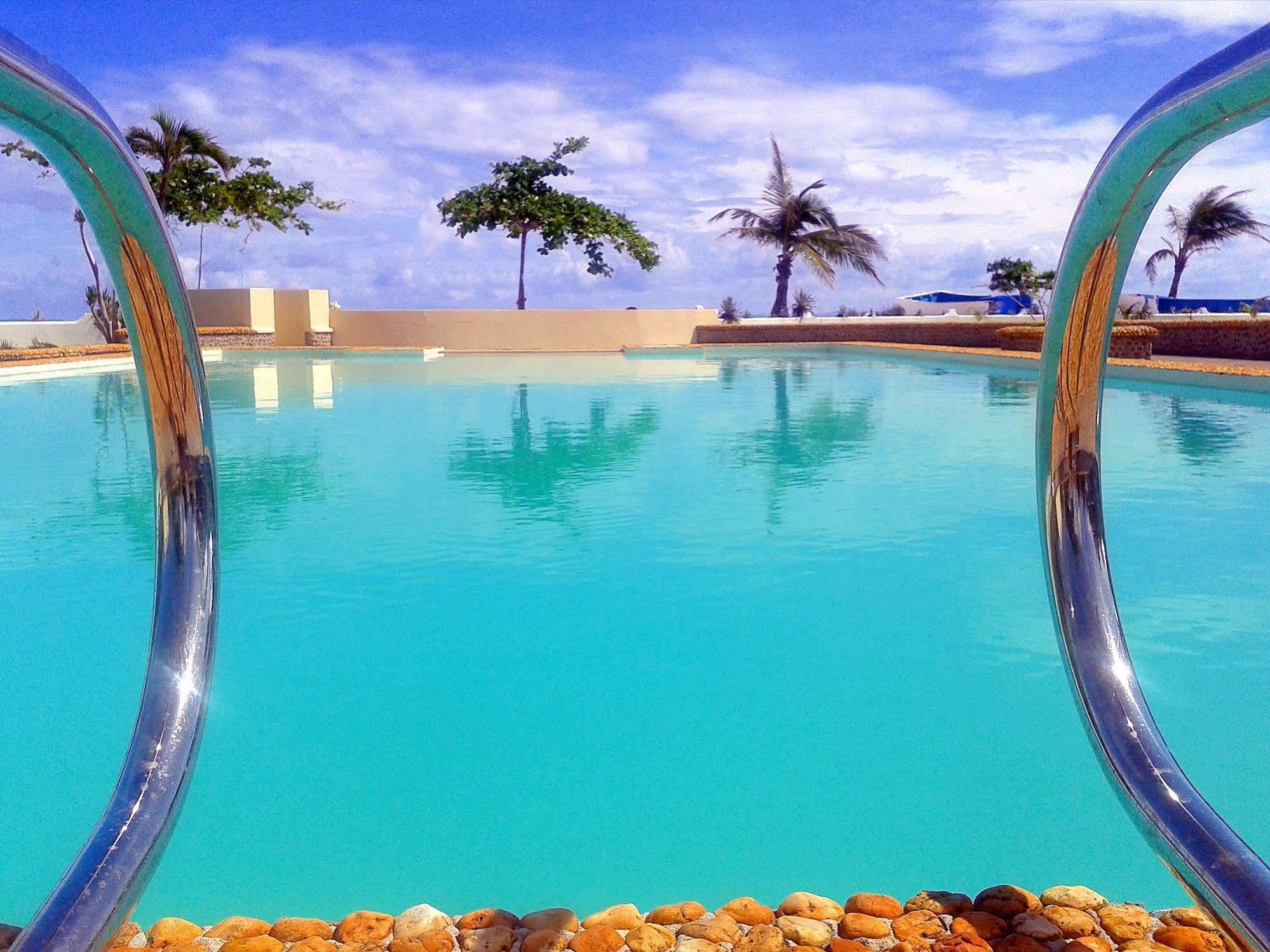Thresher Cove Dive Resort Логон Экстерьер фото